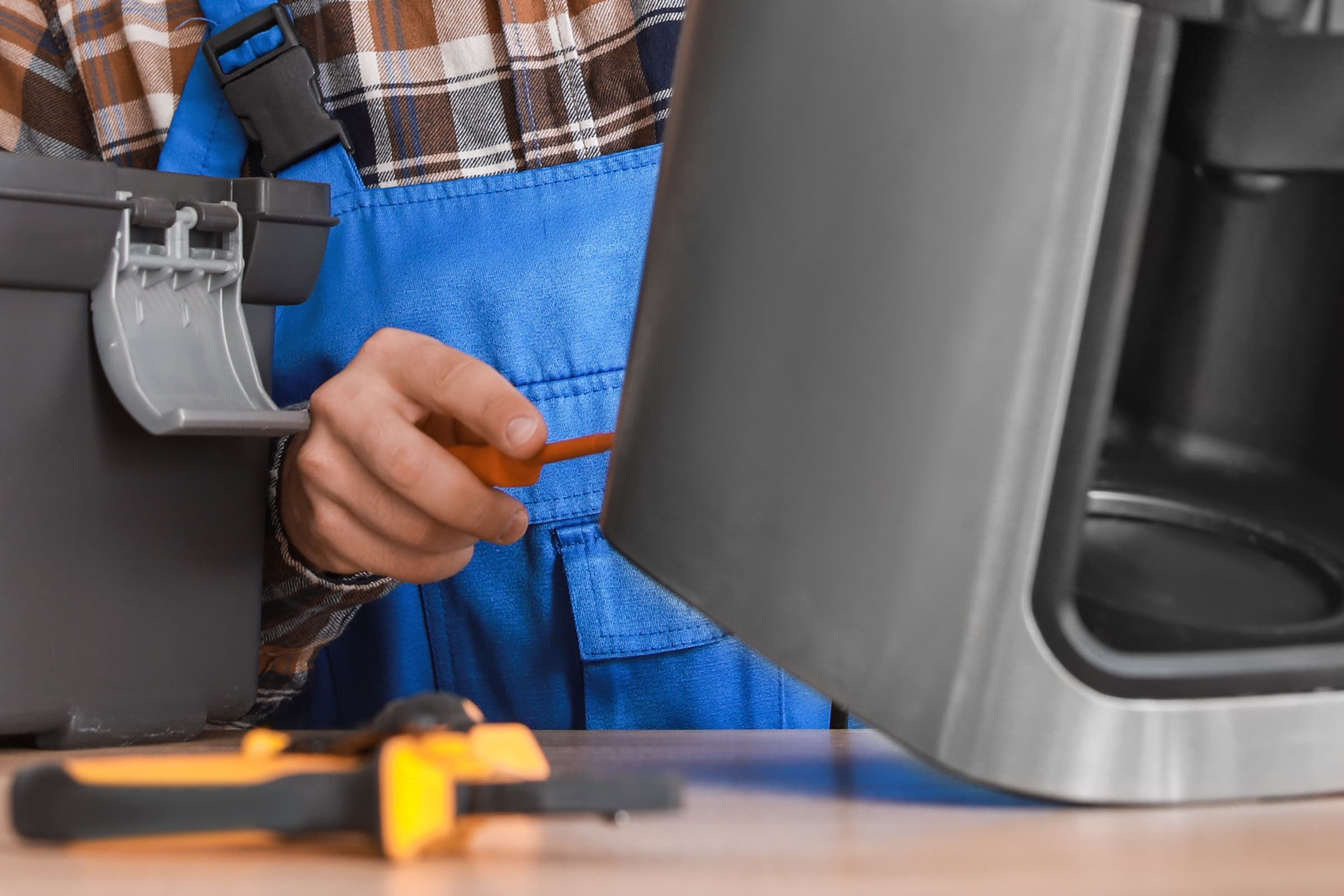 Wartung und Reinigung eines Kaffeevollautomaten